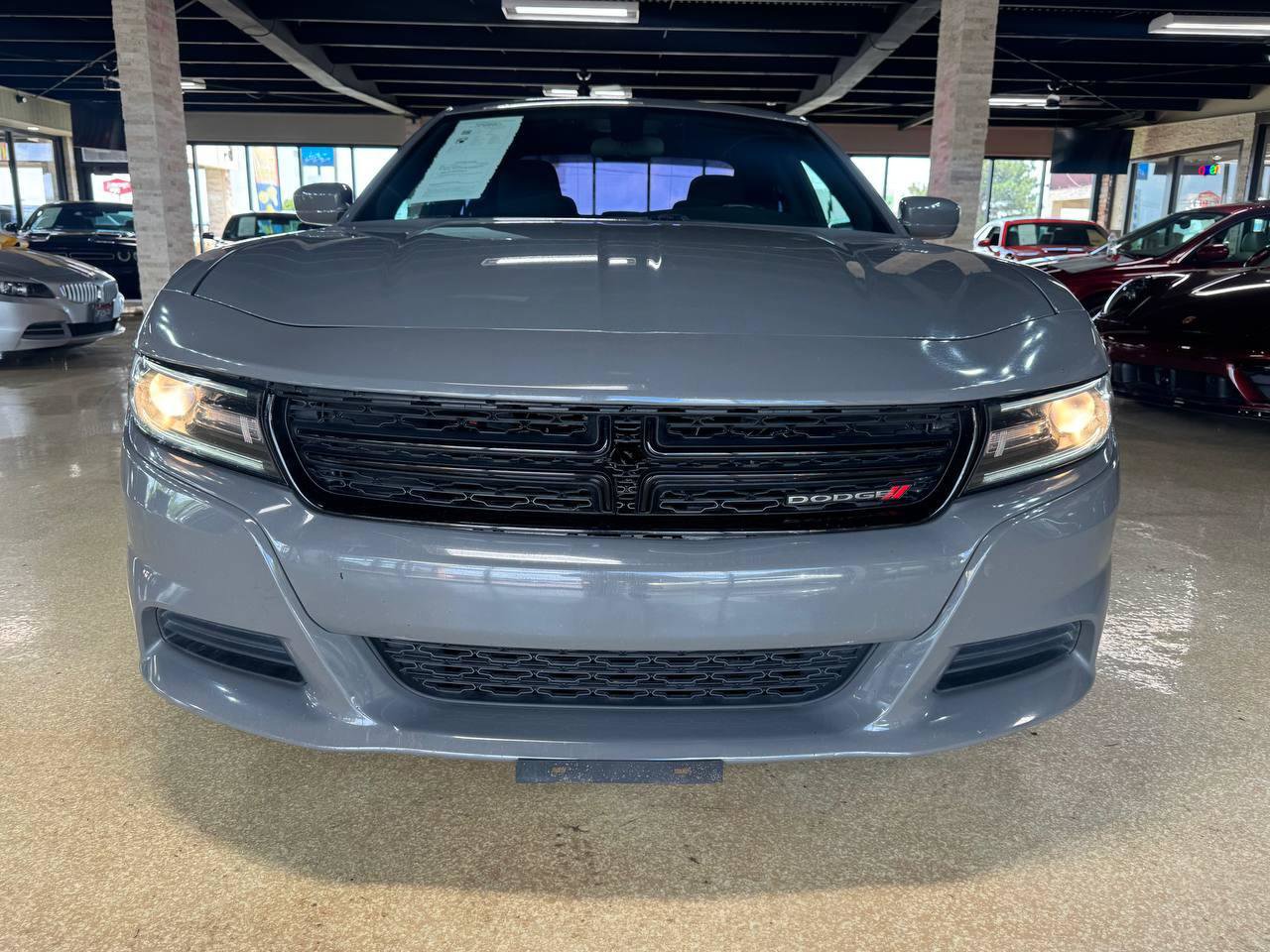 Used 2018 Dodge Charger SXT RWD image 2