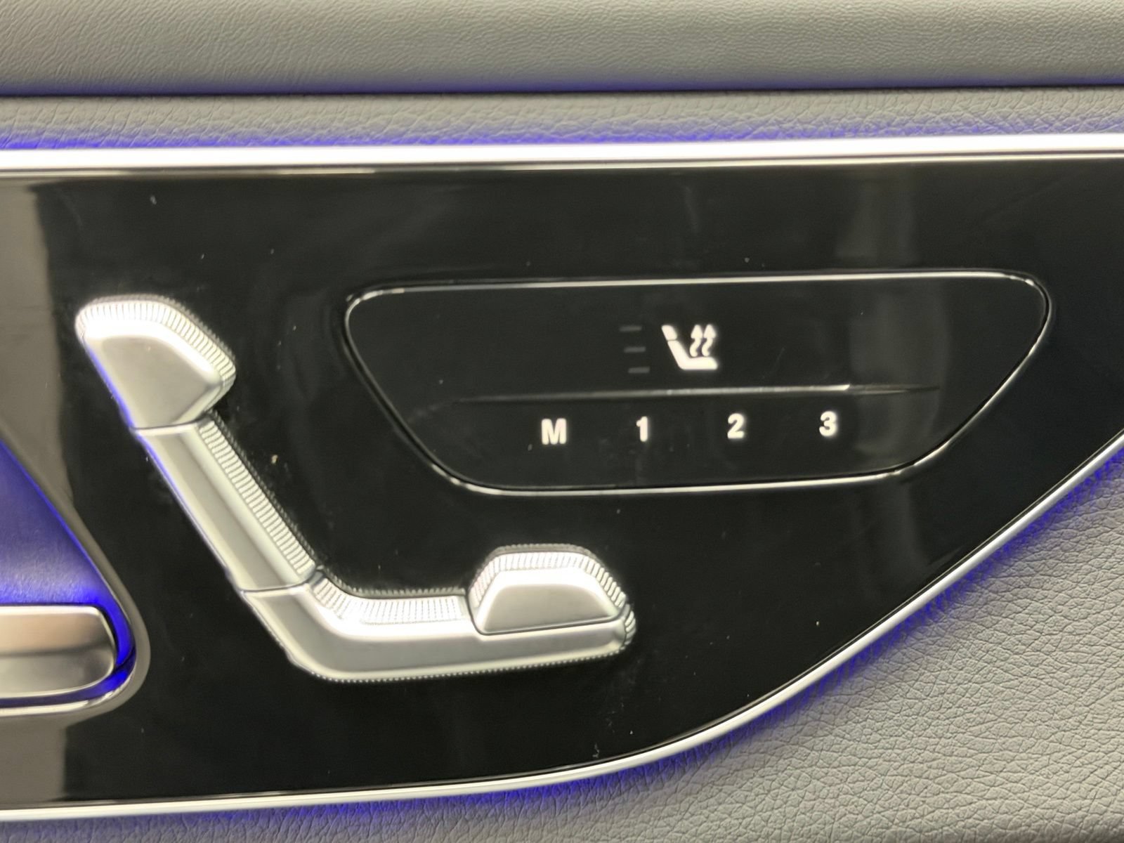 Used 2025 Mercedes-Benz GLC 350e 4MATIC image 22