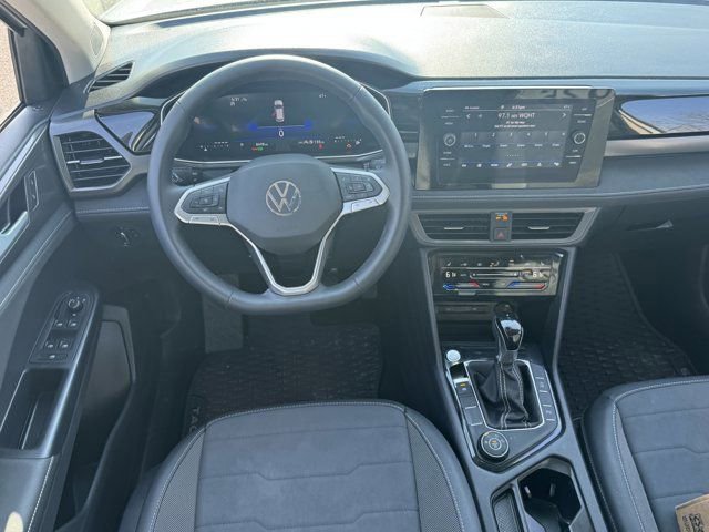 Used 2025 Volkswagen Taos SE image 13