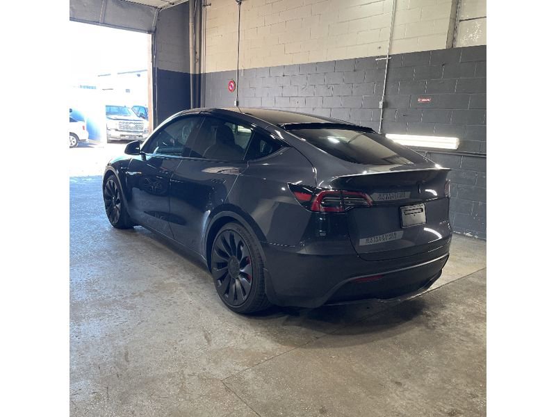 Used 2024 Tesla Model Y Performance image 2