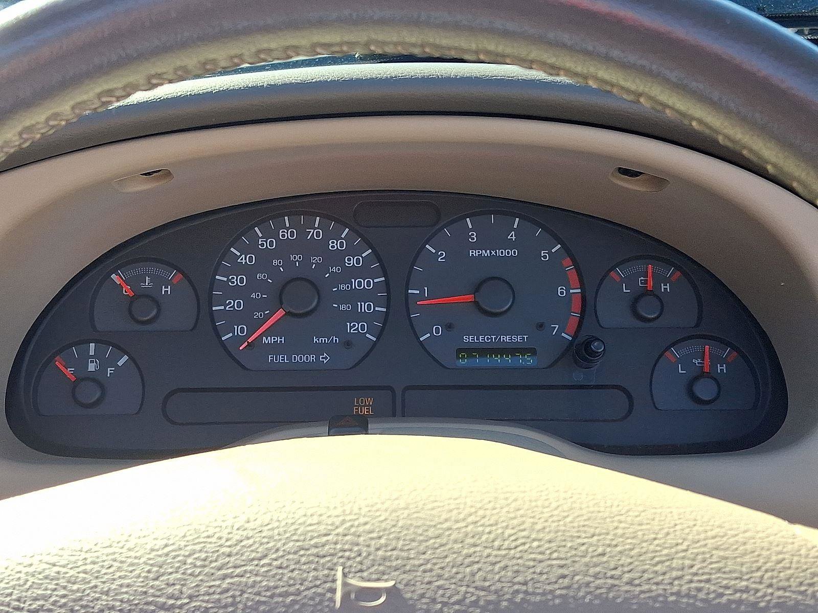 Used 2004 Ford Mustang Deluxe image 24