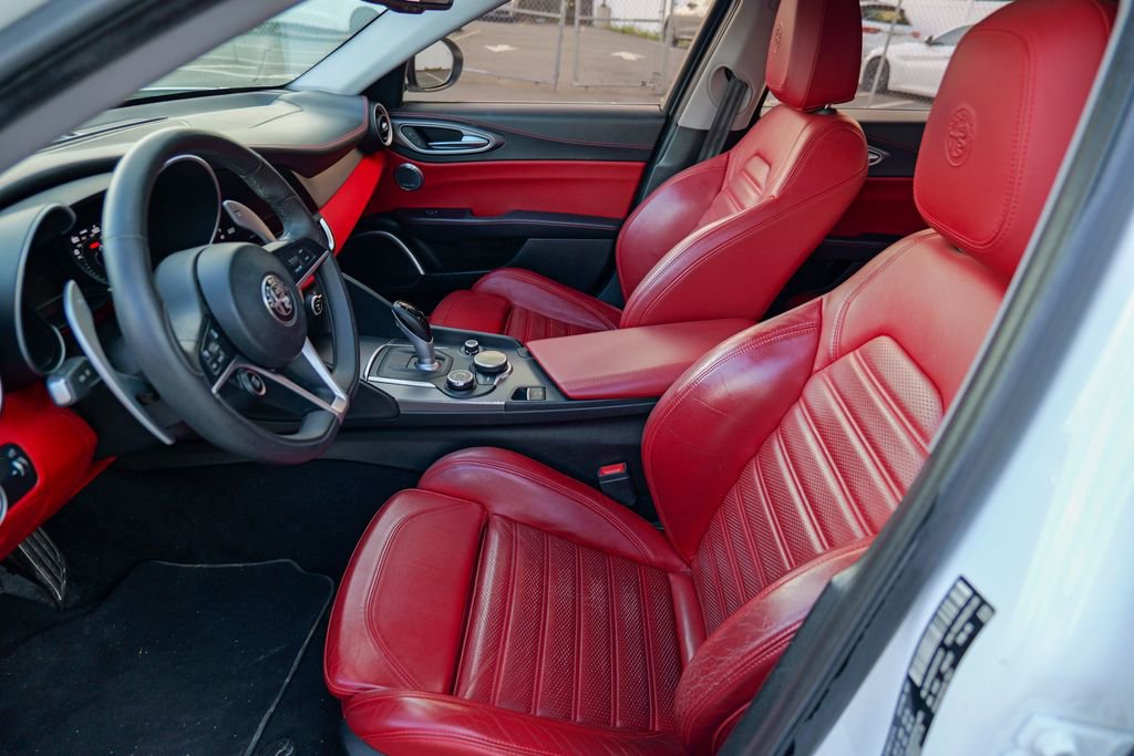 Used 2017 Alfa Romeo Giulia Ti w/ TI 19" Sport Package AWD/4WD image 22