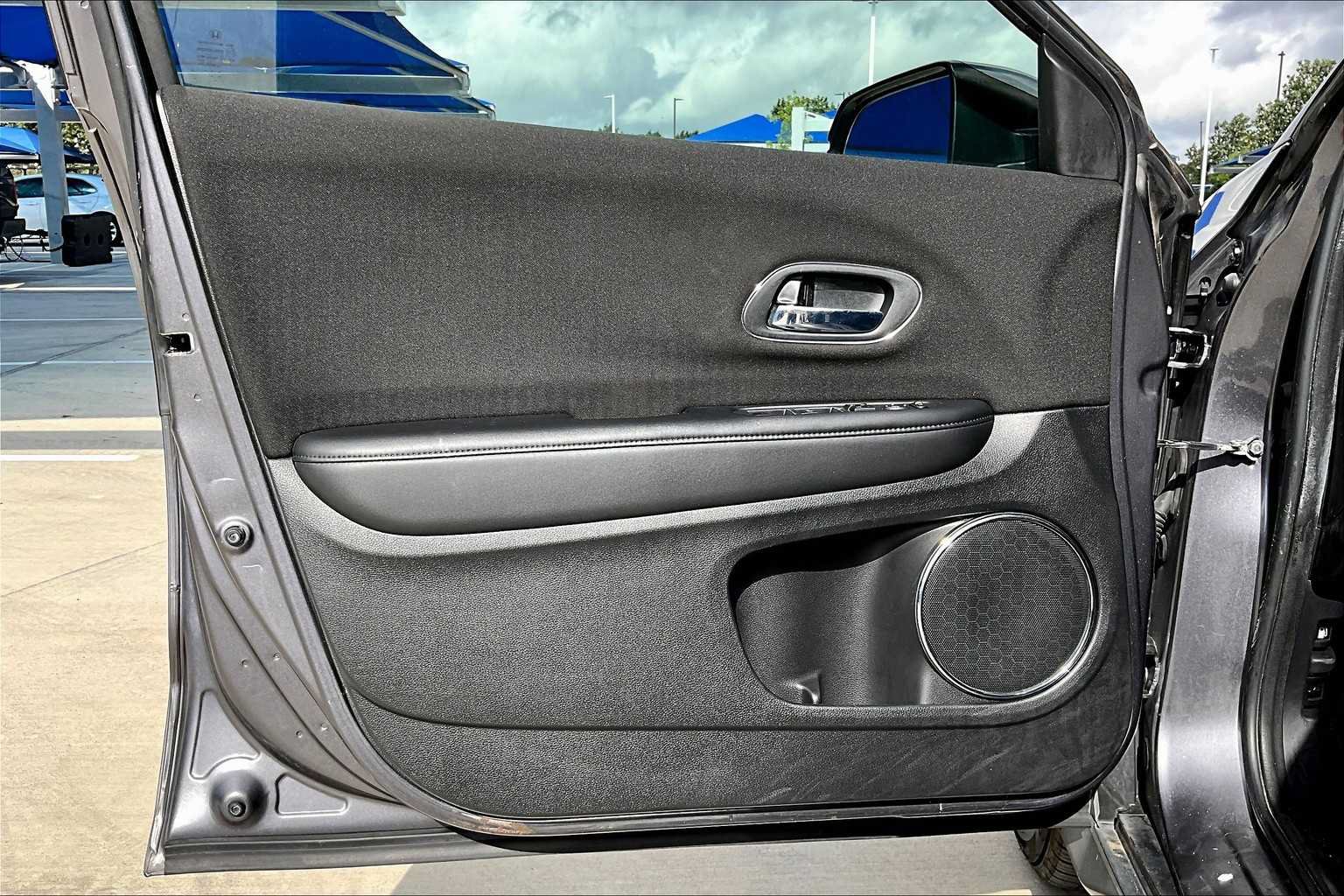 Used 2017 Honda HR-V EX image 22
