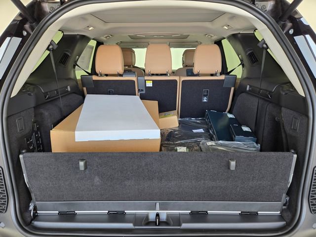 New 2026 Land Rover Discovery Limited Edition AWD/4WD image 14