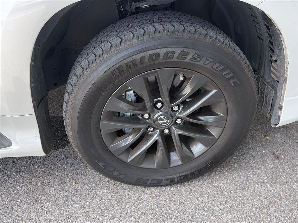 Used 2023 Lexus GX 460 Premium w/ Premium Package image 14