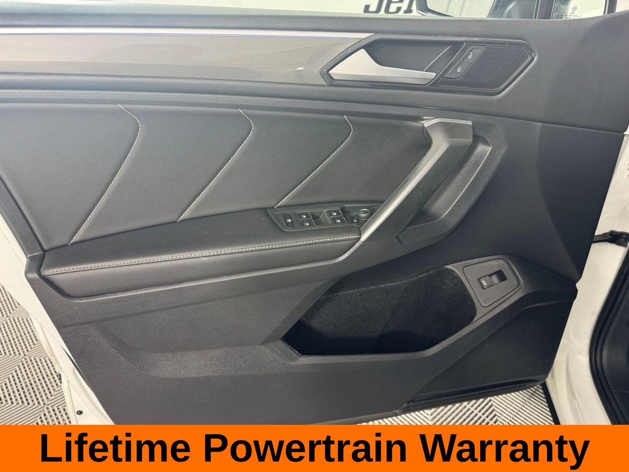 Used 2024 Volkswagen Tiguan SE R-Line image 10