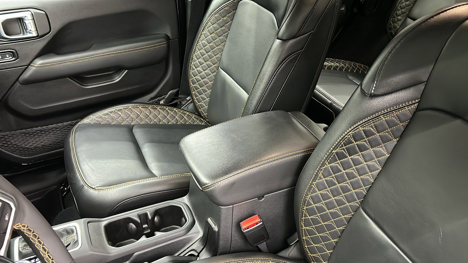 Used 2023 Jeep Wrangler Unlimited Sahara image 27