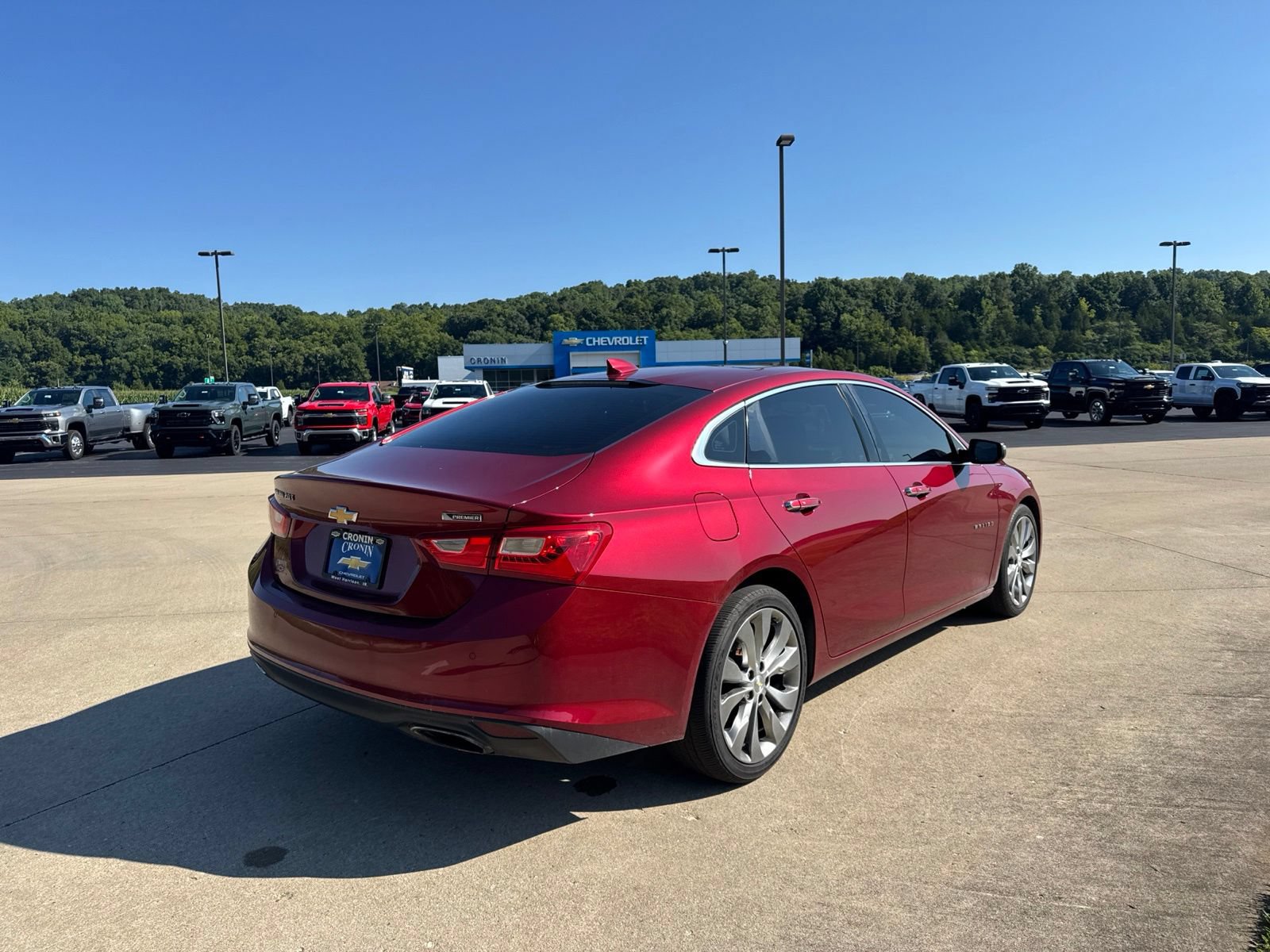 Used 2017 Chevrolet Malibu Premier w/ Premier Sun and Wheel Package FWD image 4