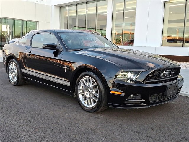 Used 2013 Ford Mustang Premium image 2