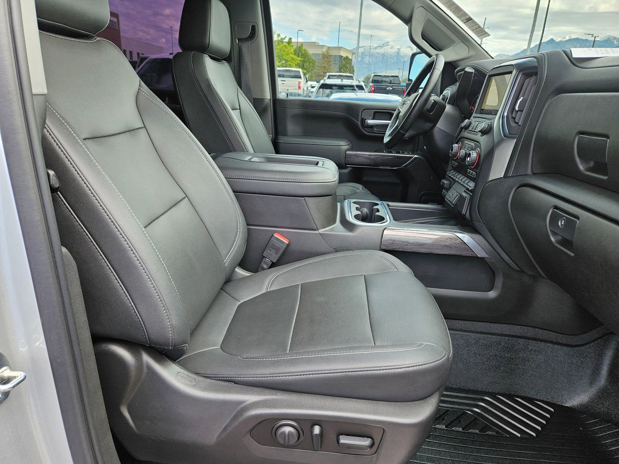 Used 2021 Chevrolet Silverado 3500 LTZ w/ LTZ Premium Package AWD/4WD image 31