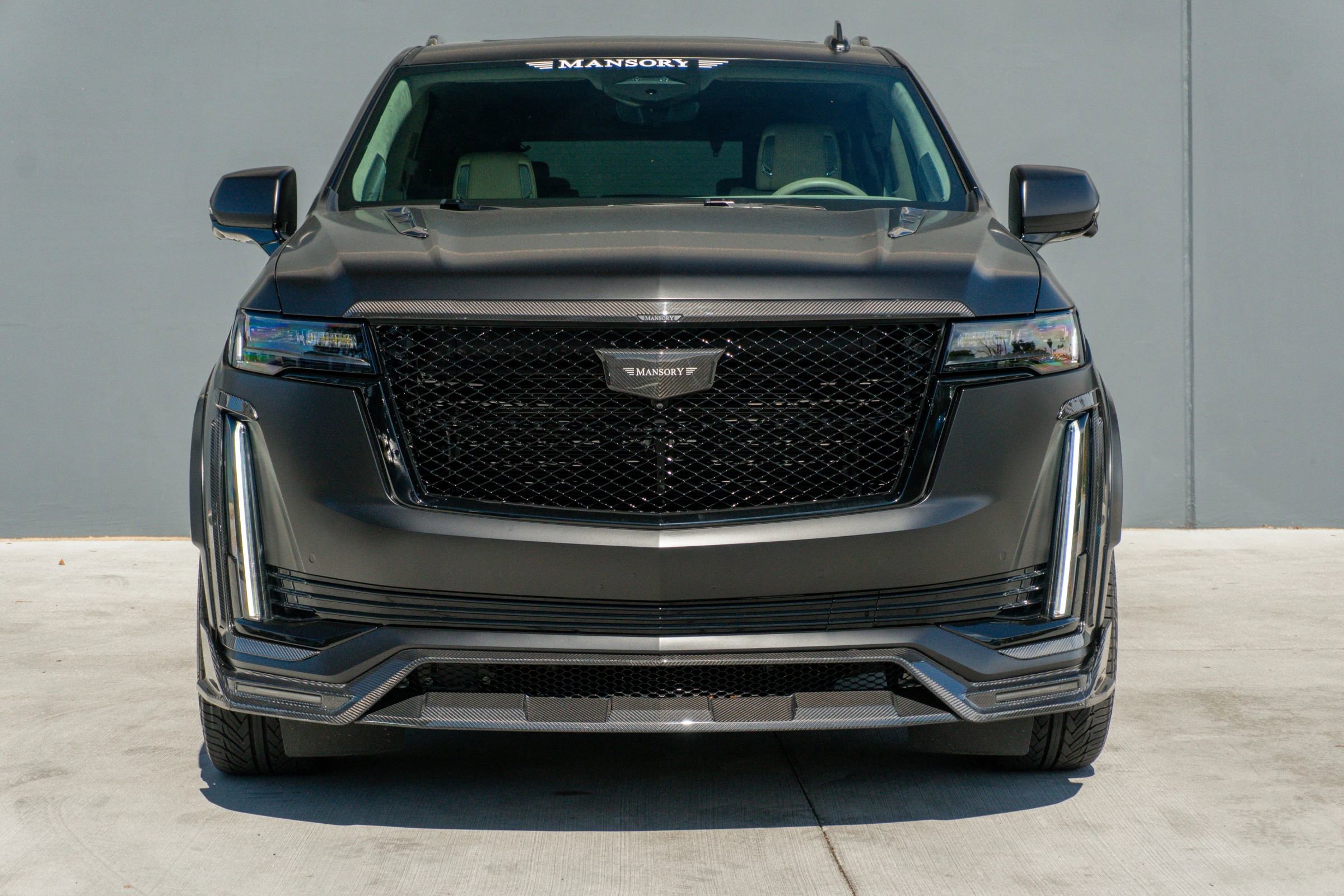 Used 2024 Cadillac Escalade Sport Platinum w/ LPO, ONYX Package image 4