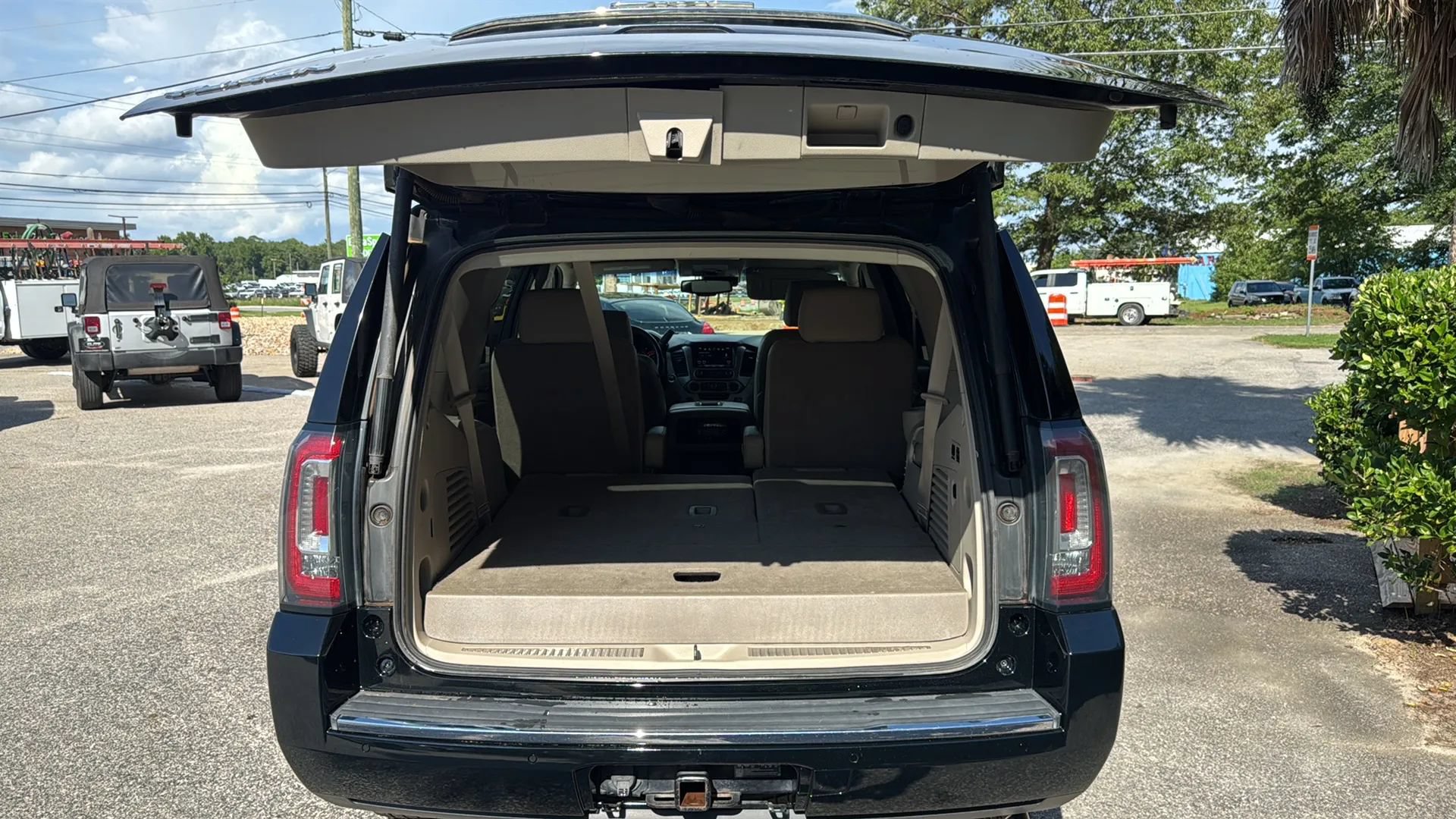 Used 2016 GMC Yukon Denali w/ Open Road Package AWD/4WD image 11