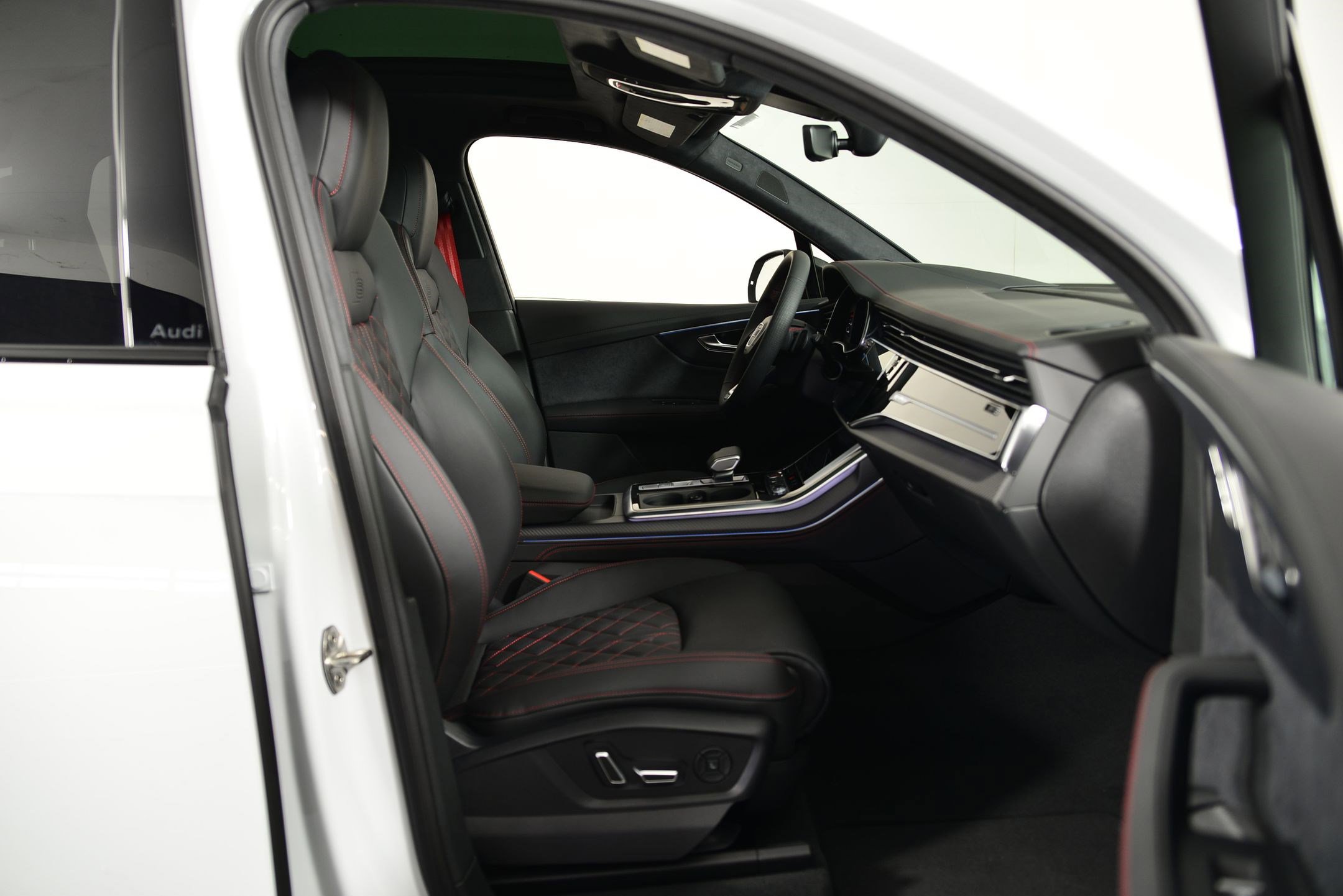 New 2026 Audi SQ7 Prestige AWD/4WD image 16