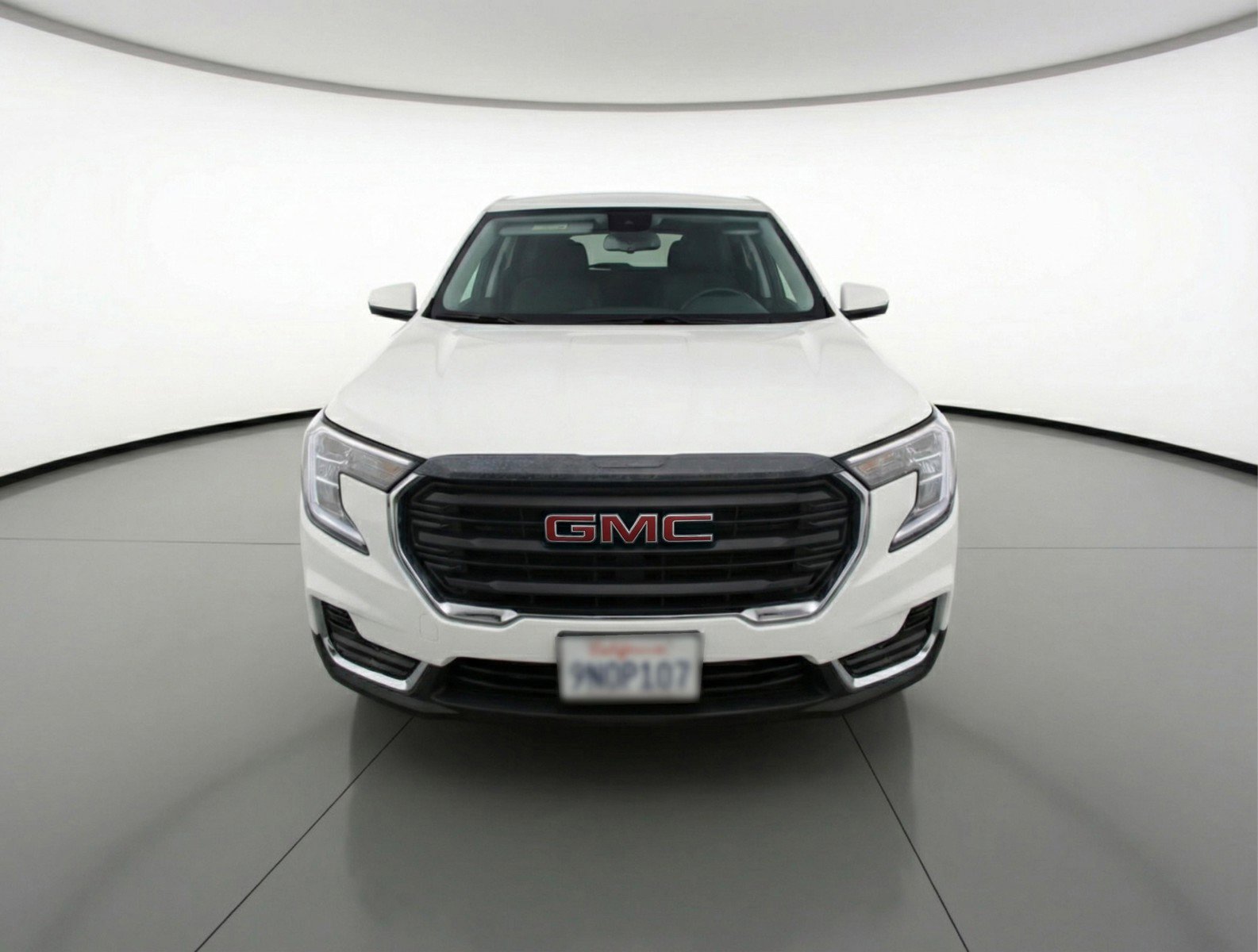 Used 2024 GMC Terrain SLE image 2