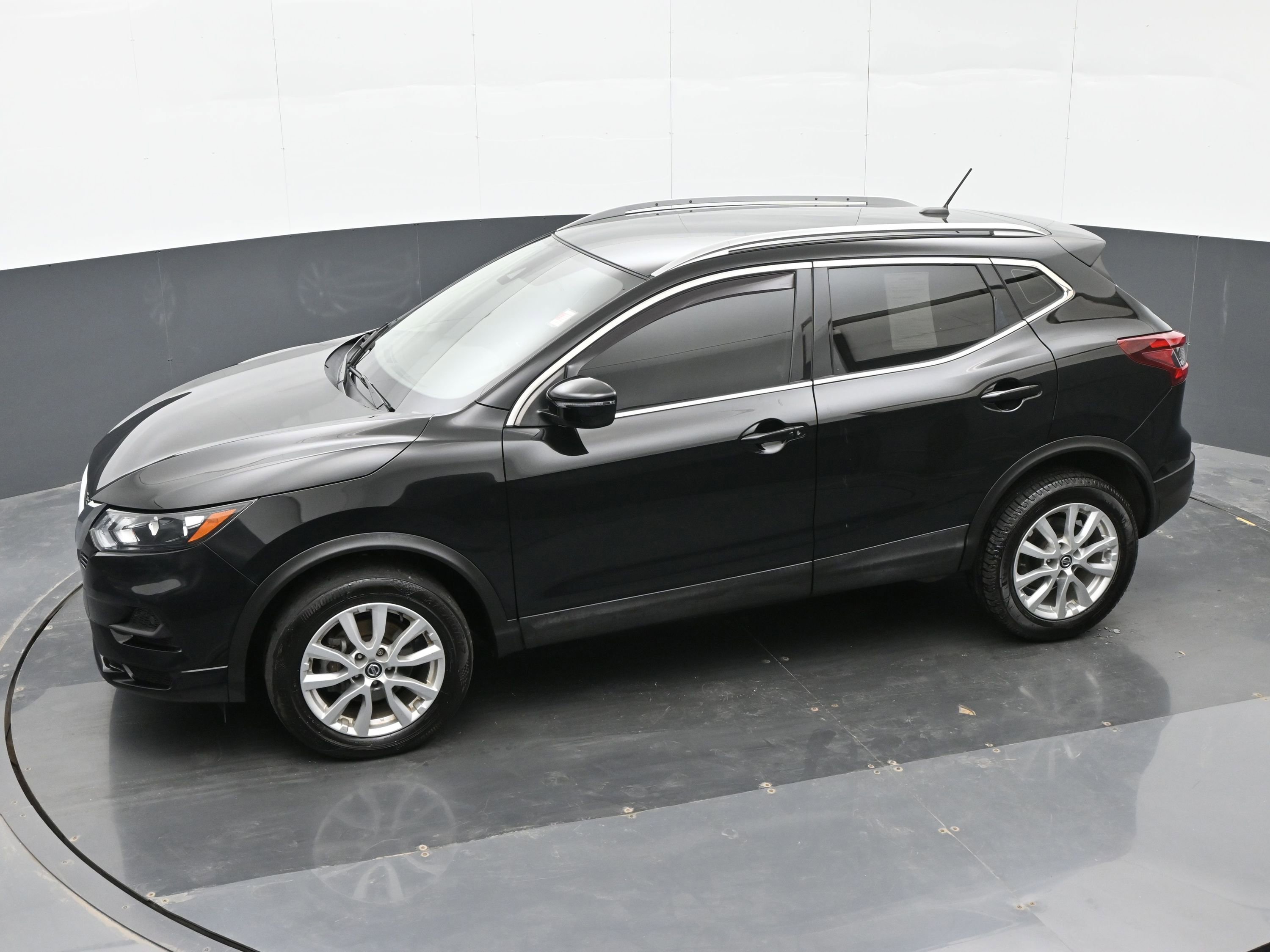 Used 2020 Nissan Rogue Sport SV image 32