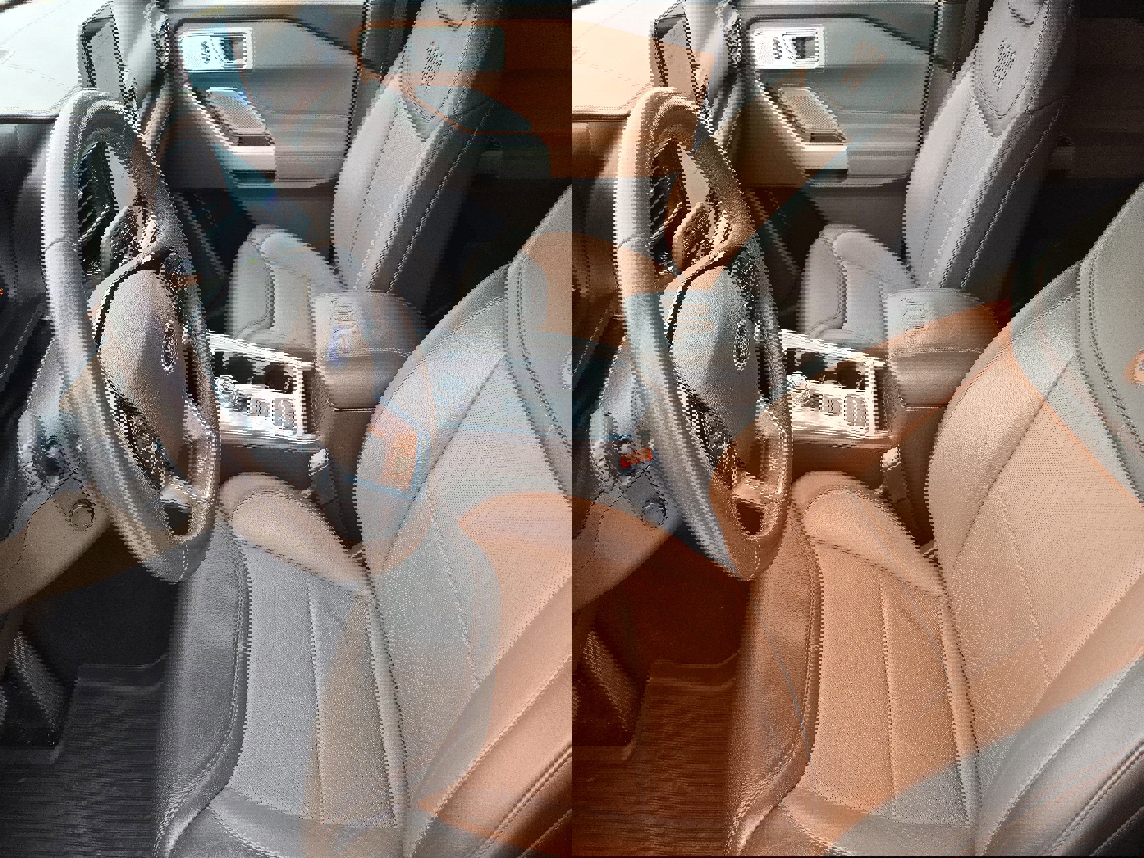 Used 2021 Ford Explorer King Ranch w/ Premium Technology Package image 14