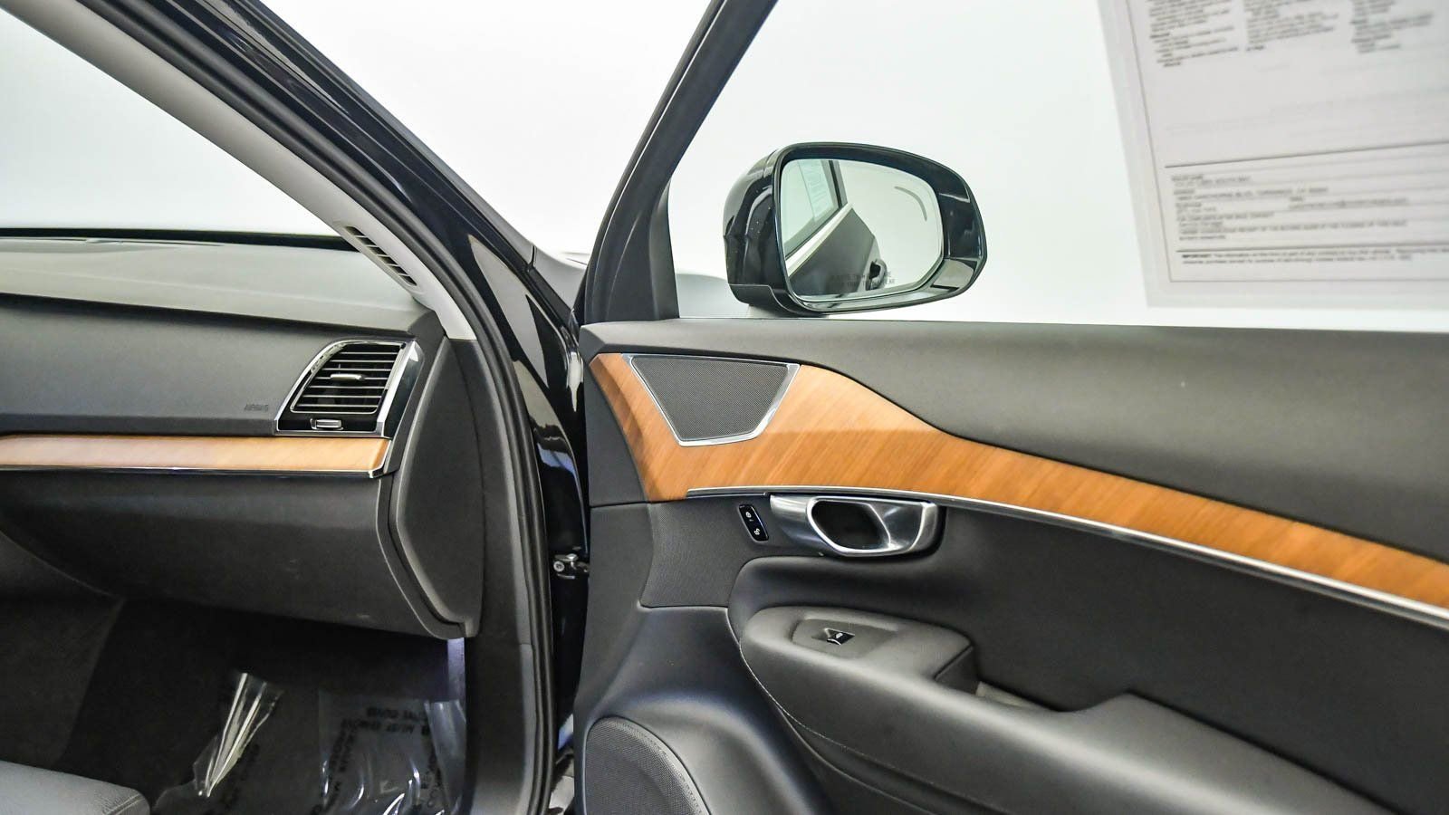 Used 2025 Volvo XC90 B6 Plus AWD/4WD image 19