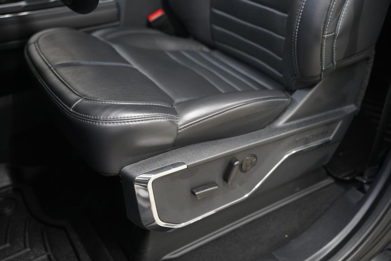 Used 2025 Ford F250 Platinum image 24