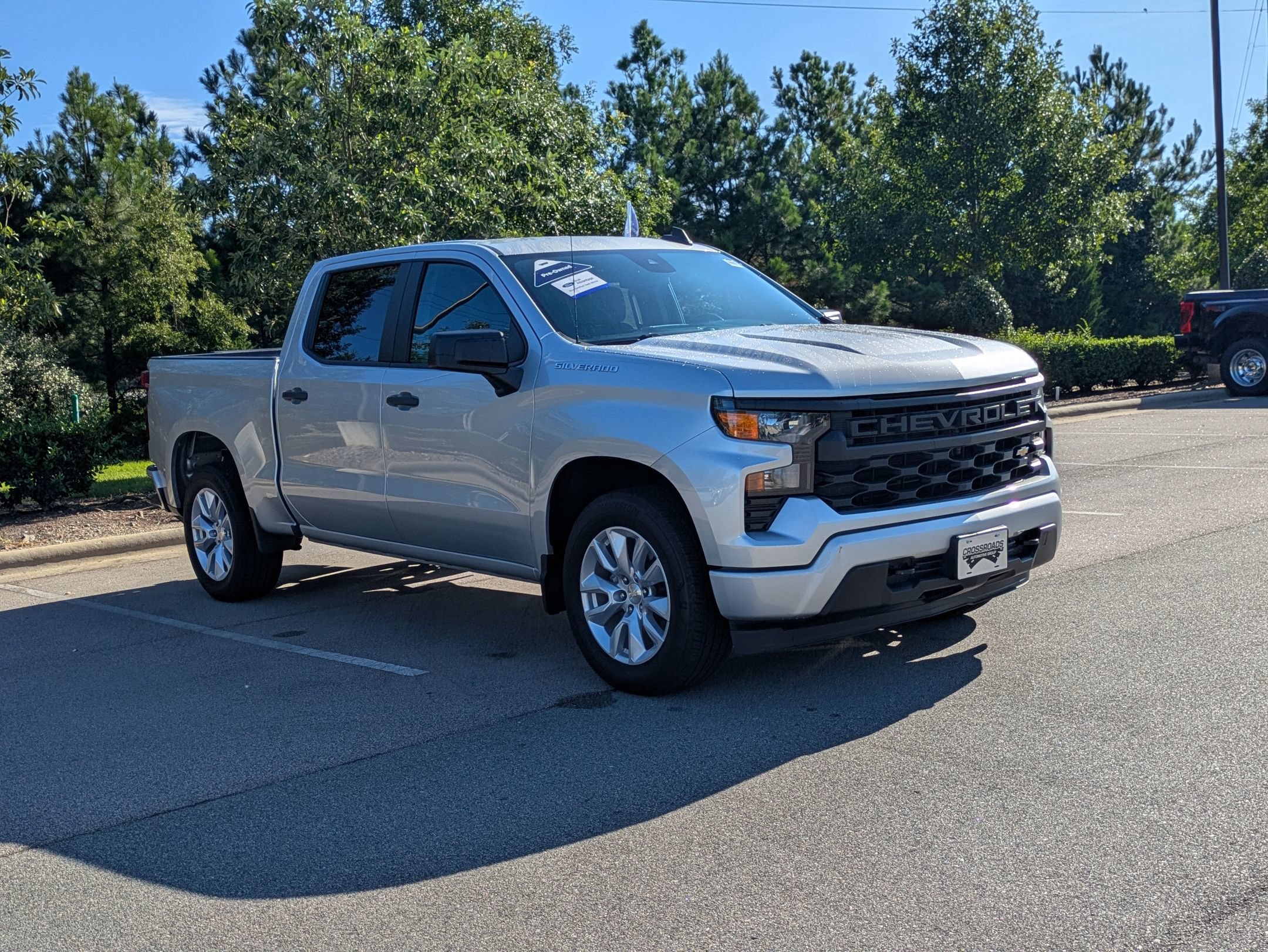 Used 2022 Chevrolet Silverado 1500 Custom RWD image 2