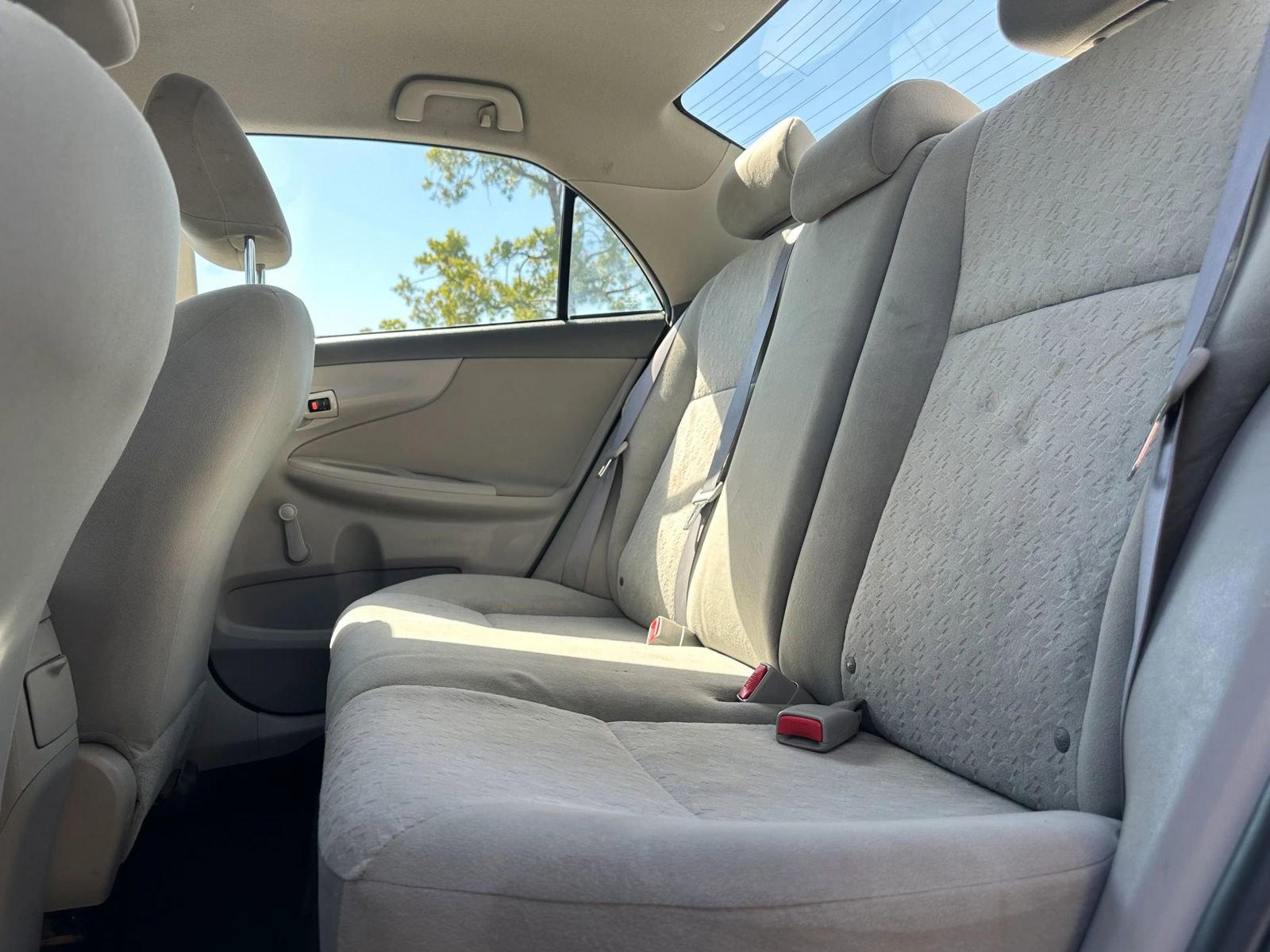 Used 2010 Toyota Corolla Sedan 4D image 11