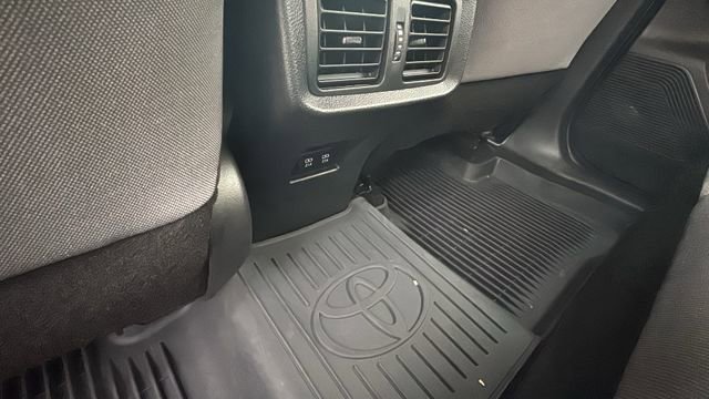 Used 2021 Toyota Venza LE image 26