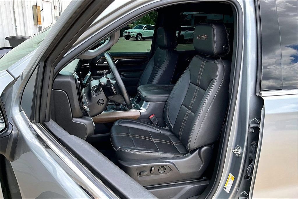 Used 2023 Chevrolet Silverado 1500 High Country w/ High Country Premium Package AWD/4WD image 31