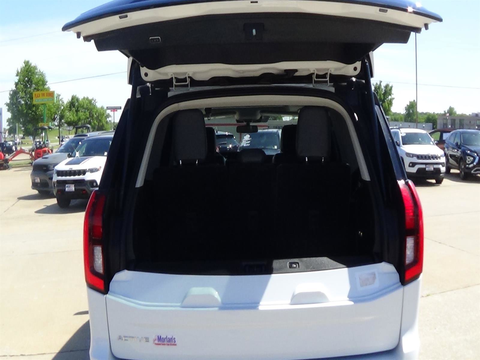 Used 2025 Ford Expedition Active AWD/4WD image 11