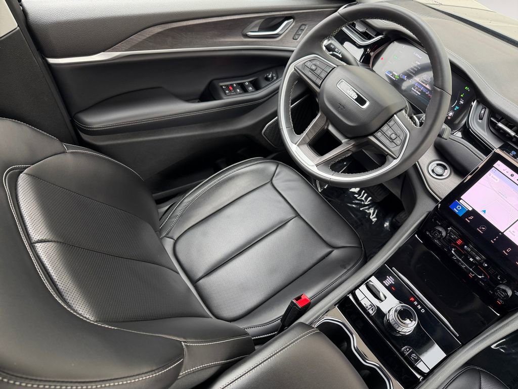 Used 2023 Jeep Grand Cherokee 4WD 4xe w/ Luxury Tech Group II image 15