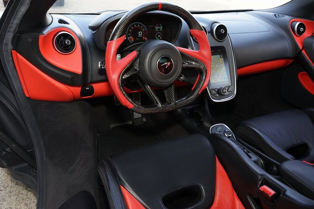 Used 2020 McLaren 600LT Spider image 11