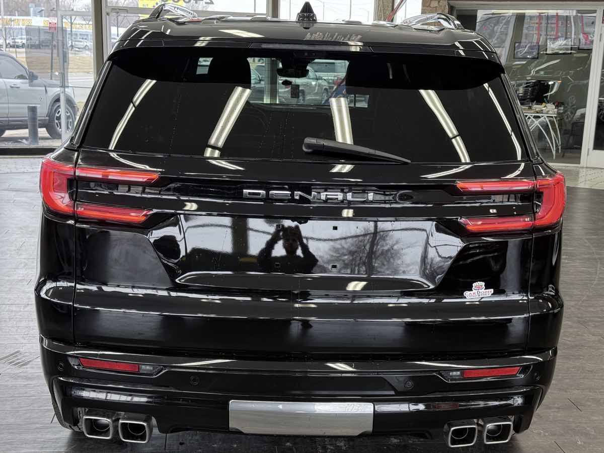 Used 2024 GMC Acadia Denali w/ Super Cruise Package FWD image 12