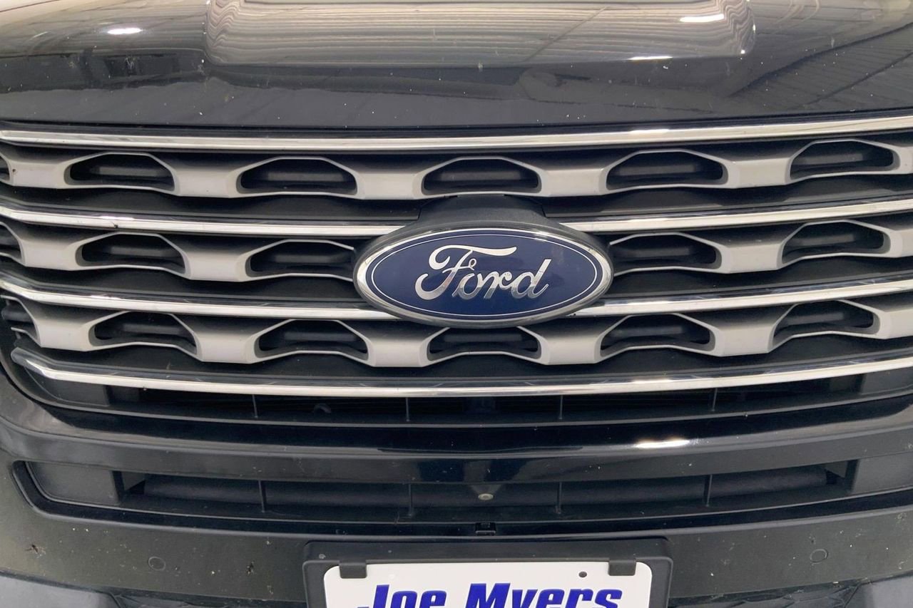 Used 2017 Ford Explorer Limited w/ Equipment Group 301A FWD image 27