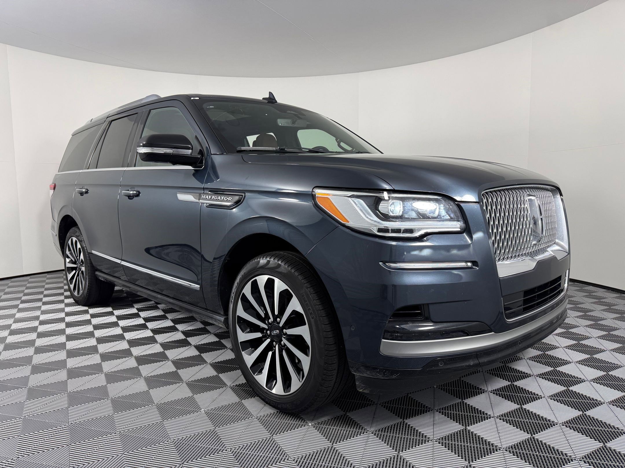 Used 2024 Lincoln Navigator Reserve image 7