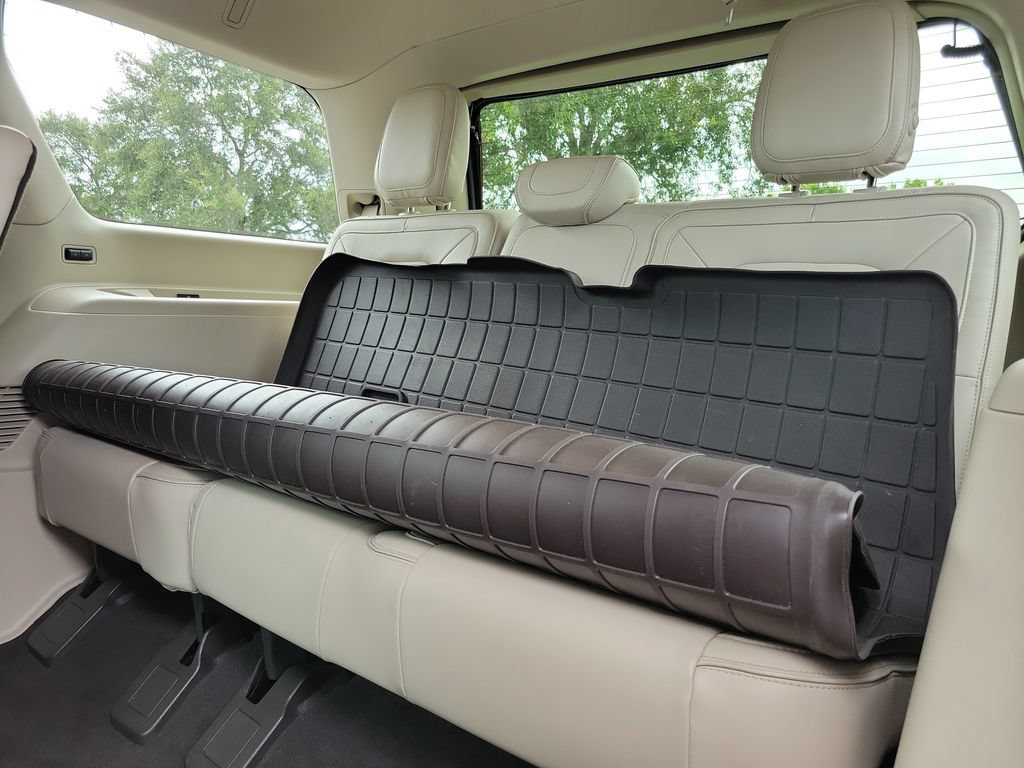 Used 2018 Lincoln Navigator Select w/ Cargo Package RWD image 12