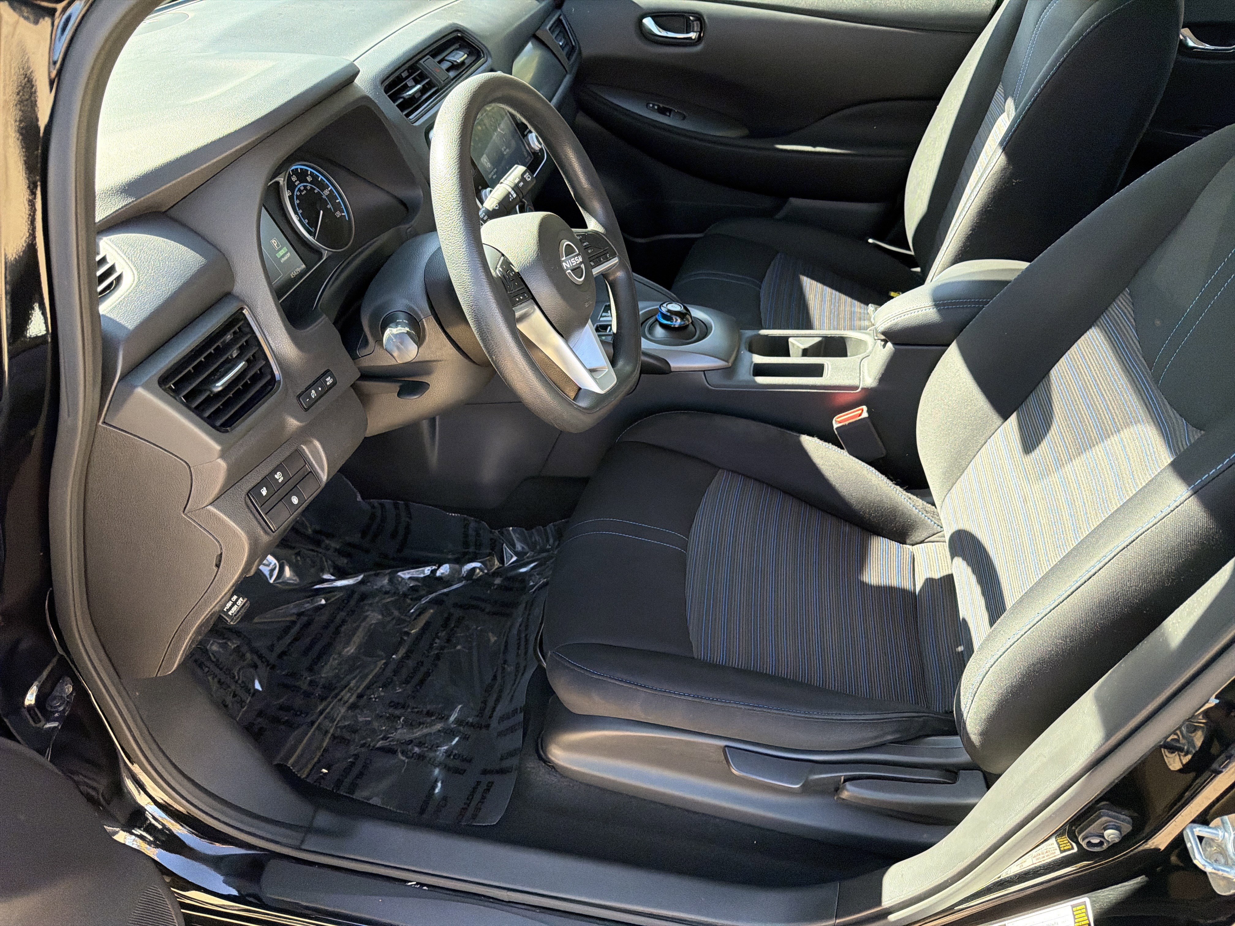 Used 2023 Nissan Leaf S image 14