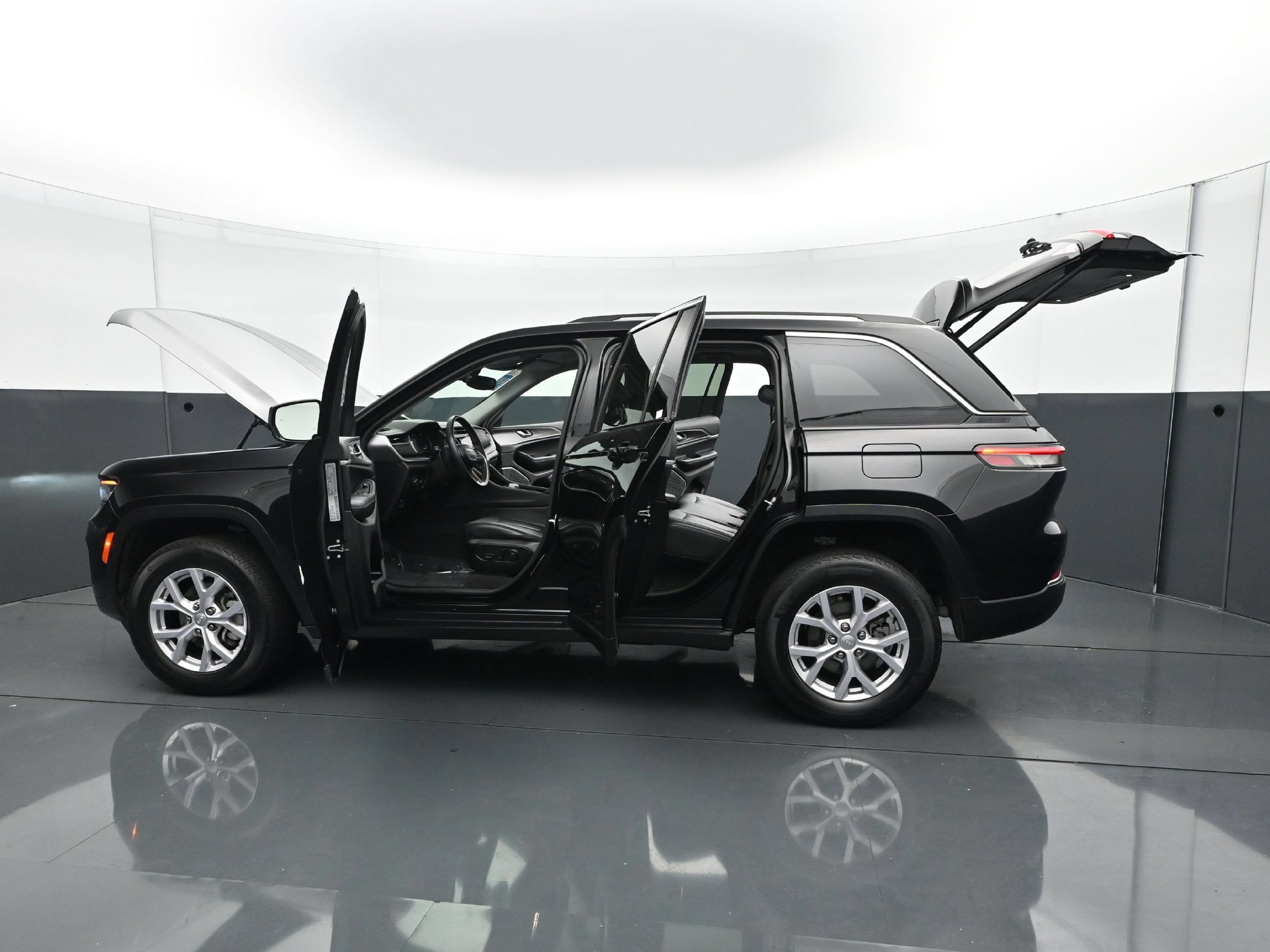 Used 2022 Jeep Grand Cherokee Limited AWD/4WD image 32
