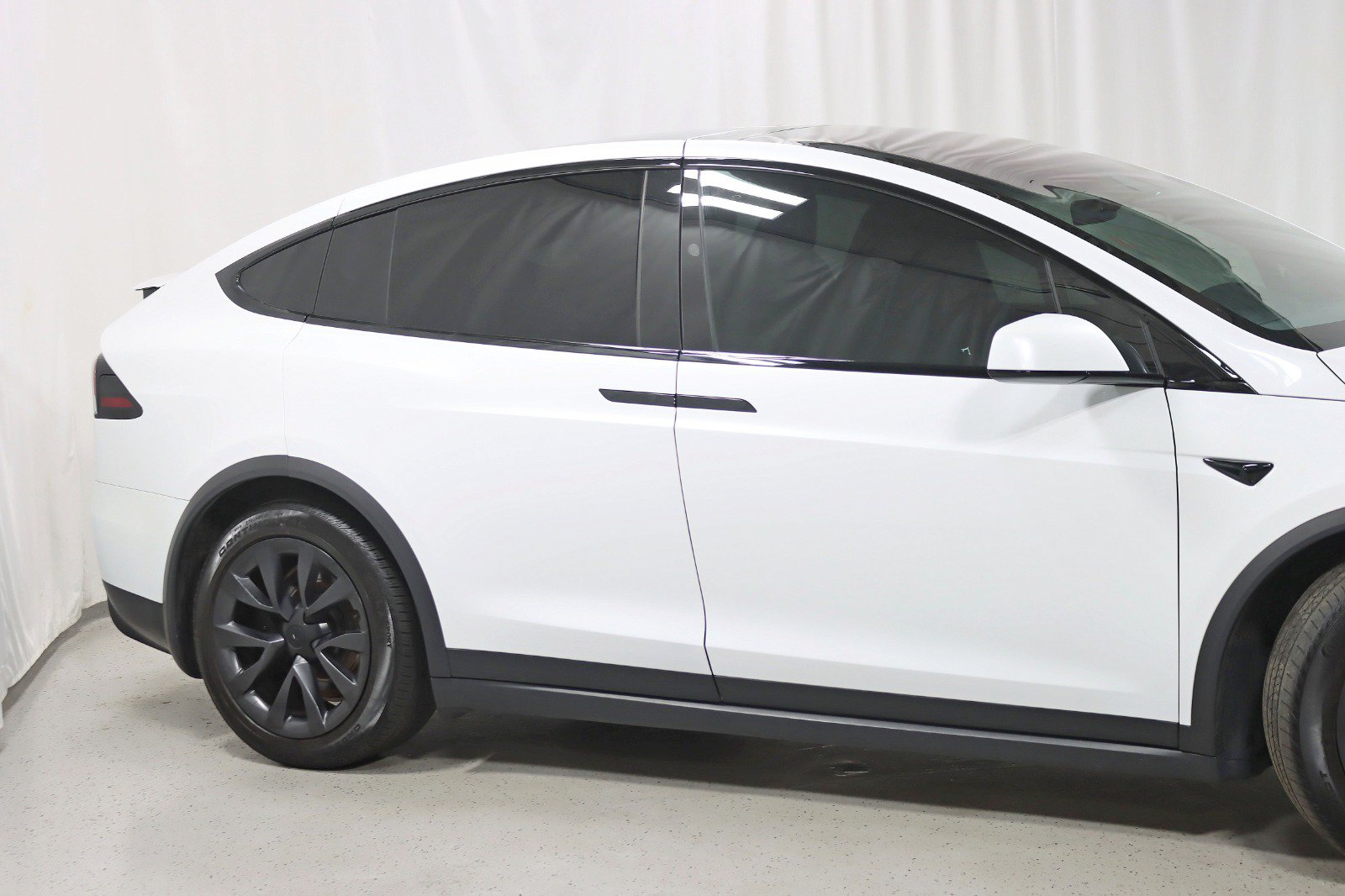 Used 2023 Tesla Model X AWD/4WD image 3