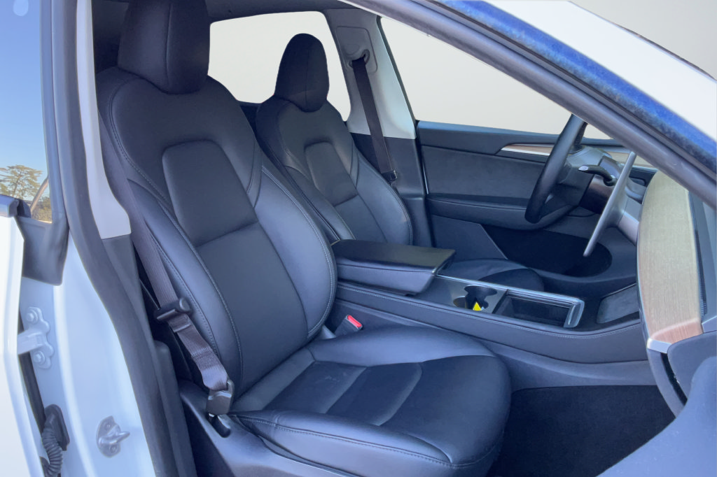 Used 2024 Tesla Model Y 2WD image 17