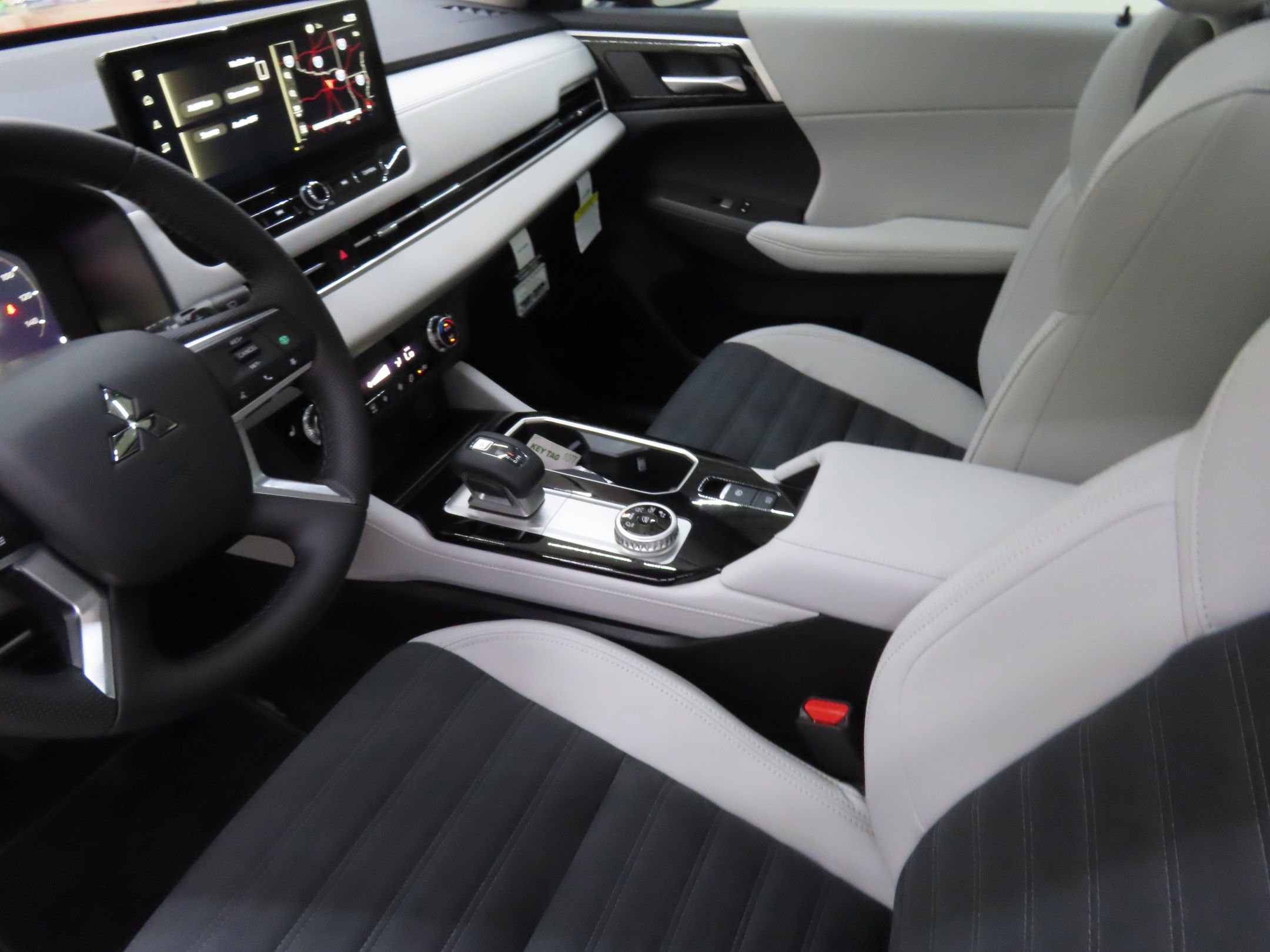 Used 2025 Mitsubishi Outlander SE FWD image 22