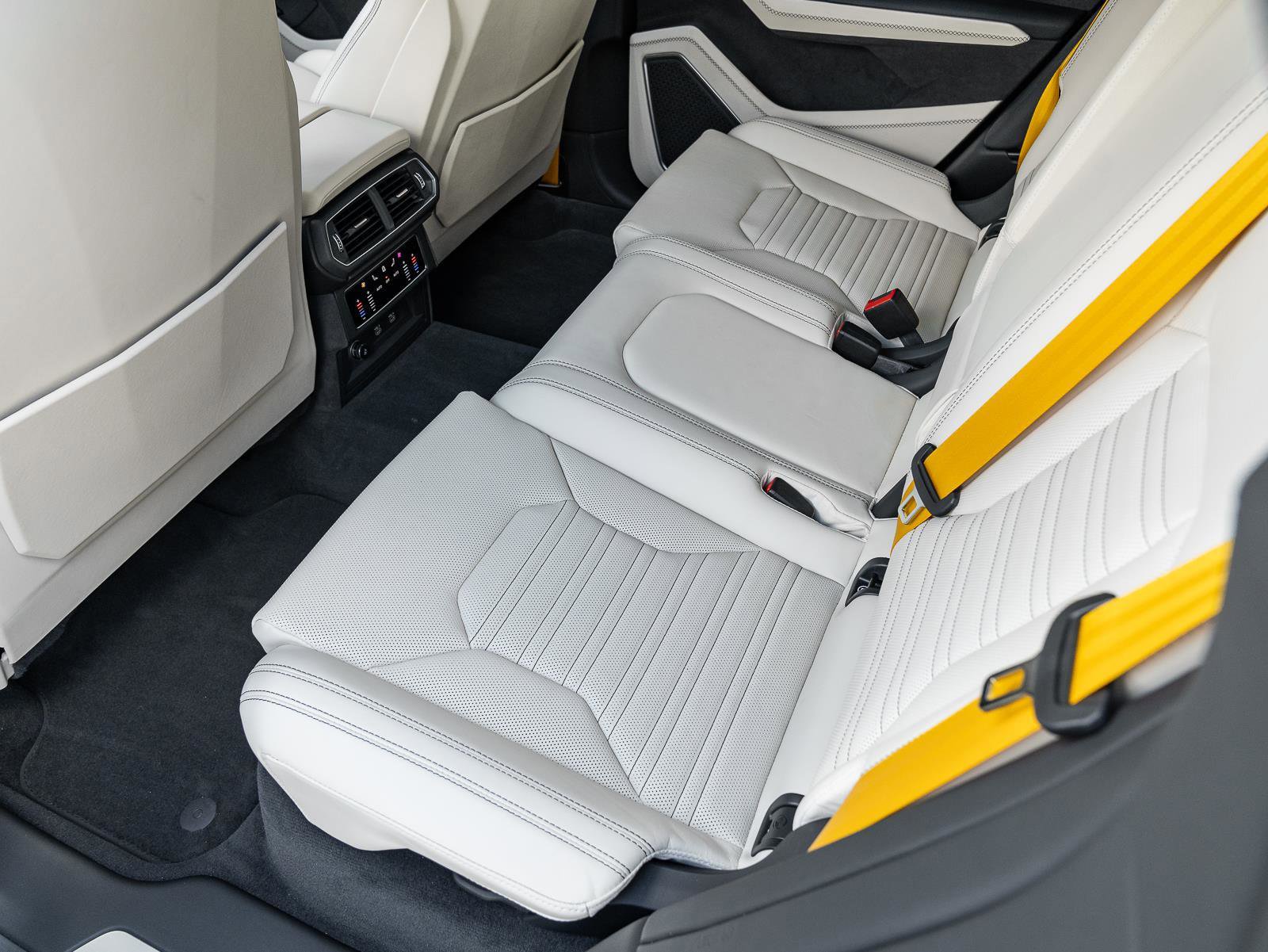 Used 2025 Lamborghini Urus SE image 34