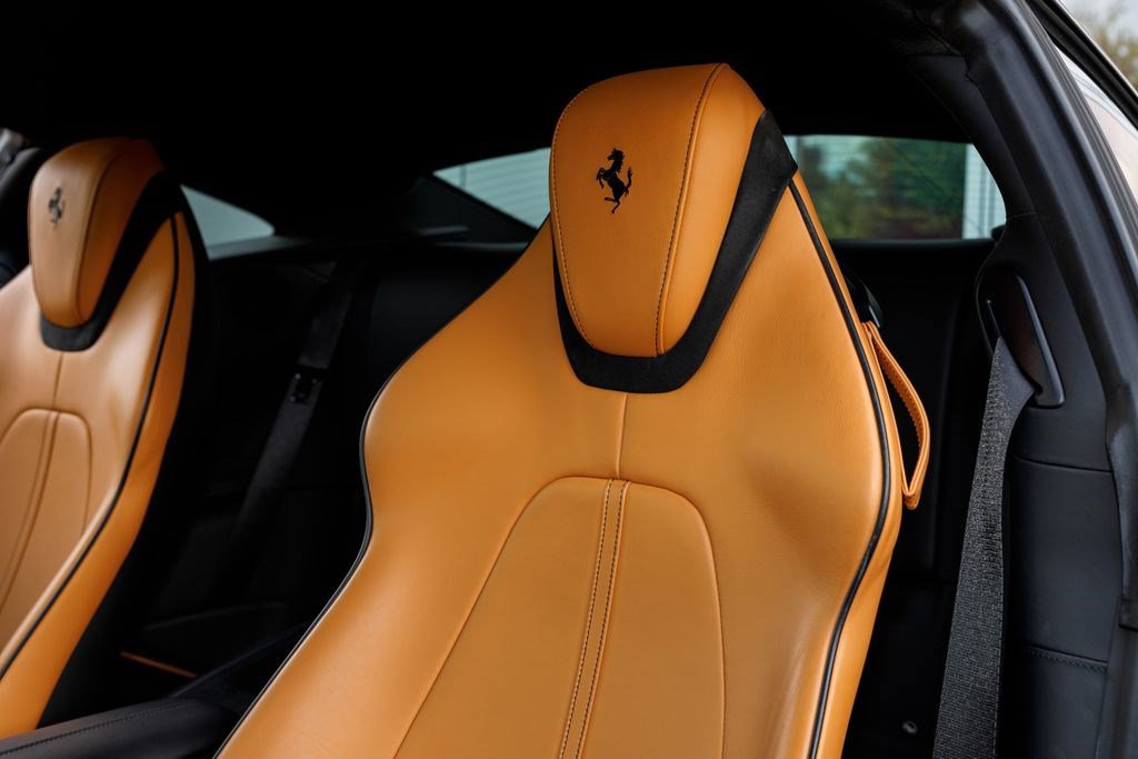 Used 2022 Ferrari Roma RWD image 10