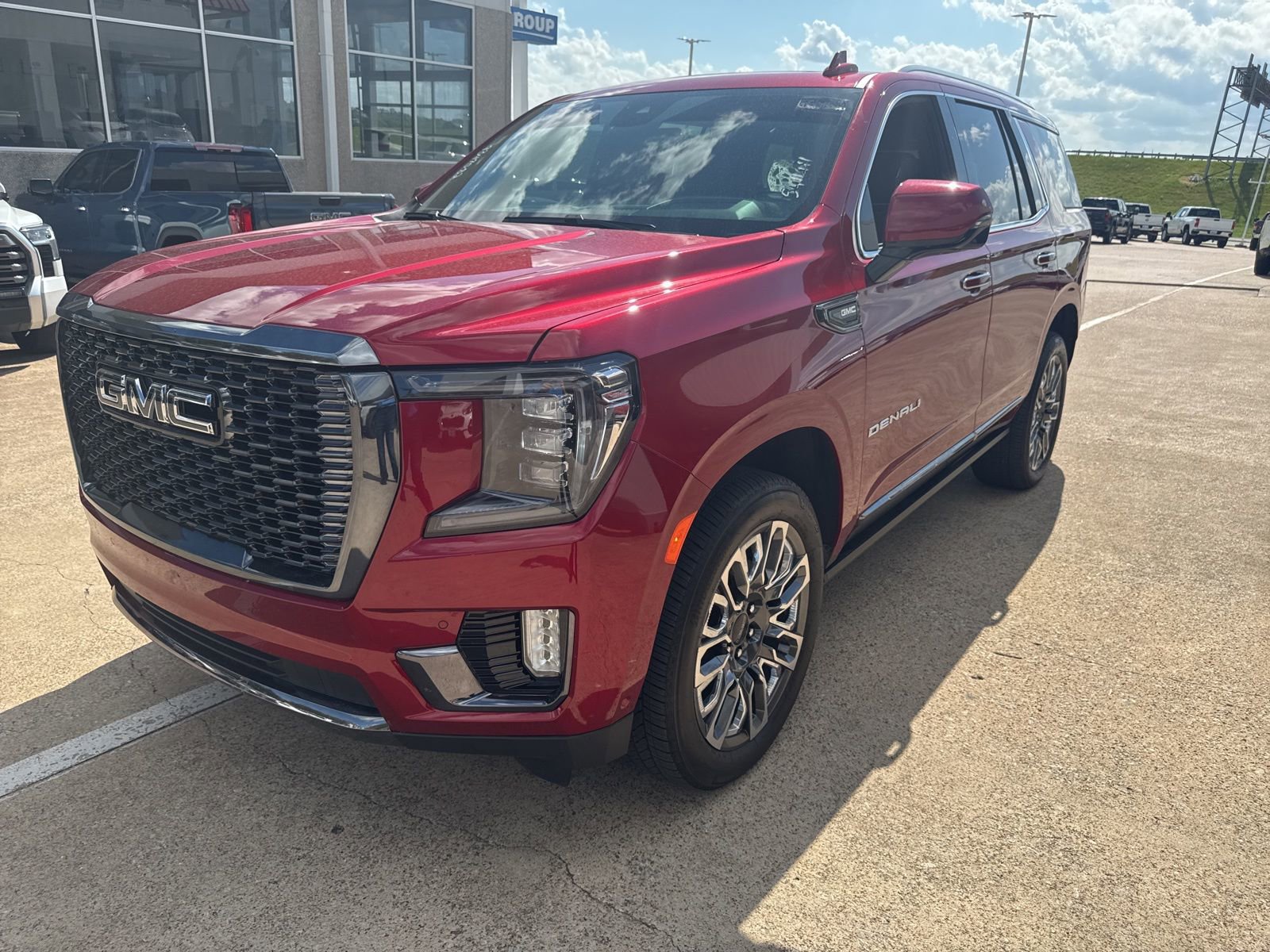 Used 2023 GMC Yukon Denali Ultimate image 1