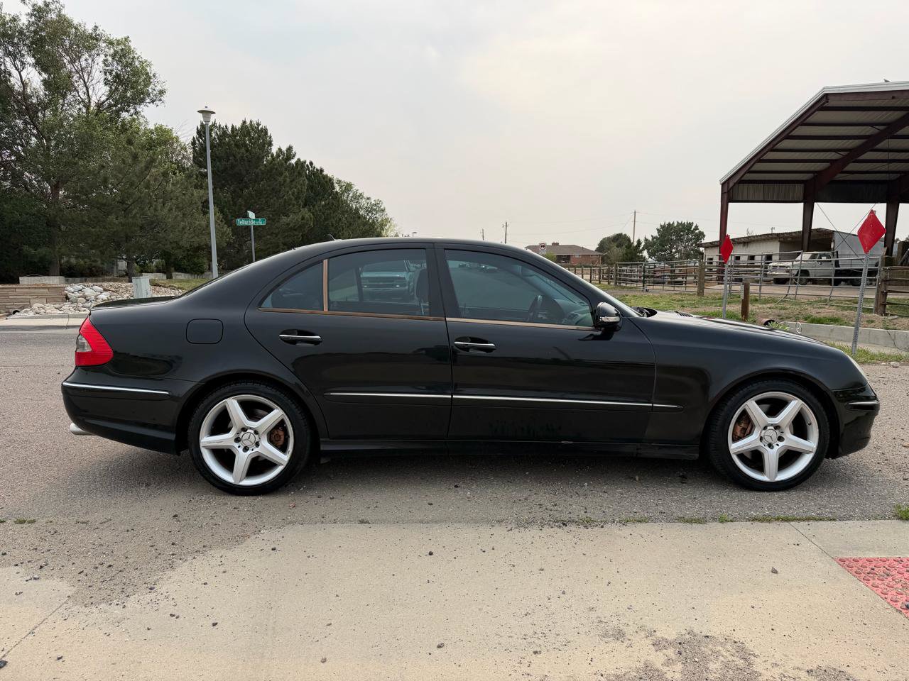 Used 2009 Mercedes-Benz E 350 4MATIC Sedan image 6