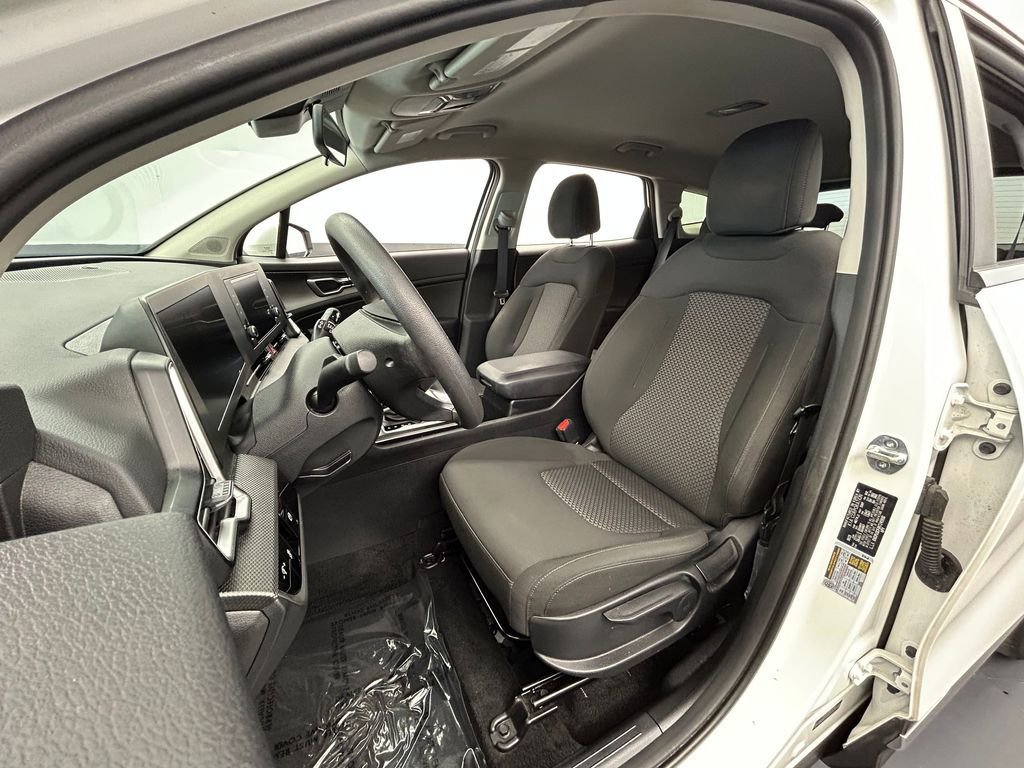 Used 2024 Kia Sportage LX FWD image 11