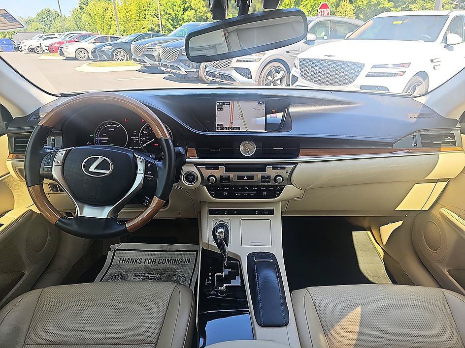 Used 2015 Lexus ES 300h w/ Navigation System Package FWD image 31