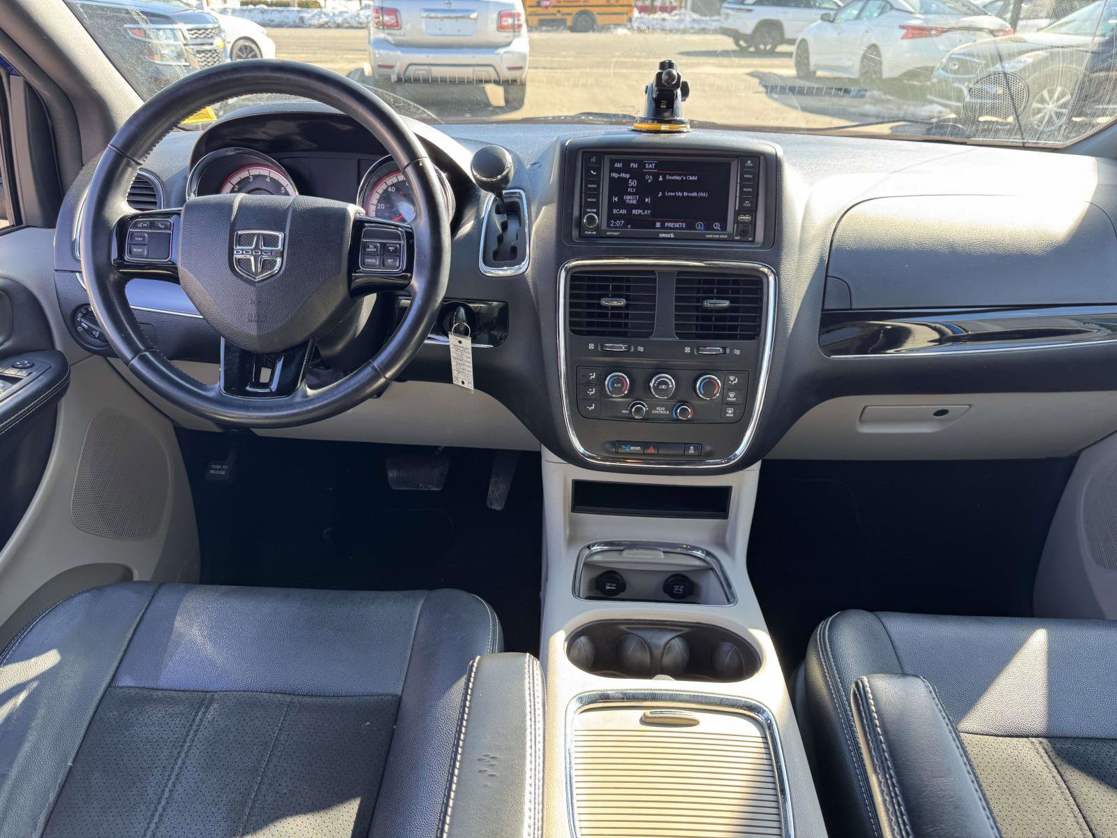 Used 2019 Dodge Grand Caravan SXT image 11