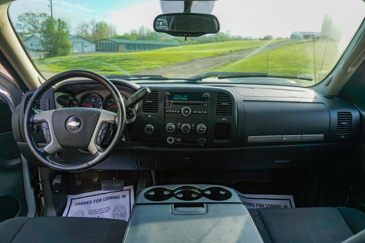 Used 2010 Chevrolet Silverado 2500 LT w/ Interior Plus Package AWD/4WD image 11