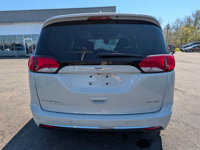 Used 2020 Chrysler Pacifica Limited w/ Advanced Safetytec Group FWD image 6