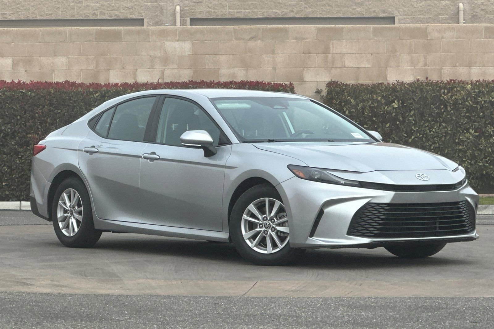 Used 2025 Toyota Camry LE image 2