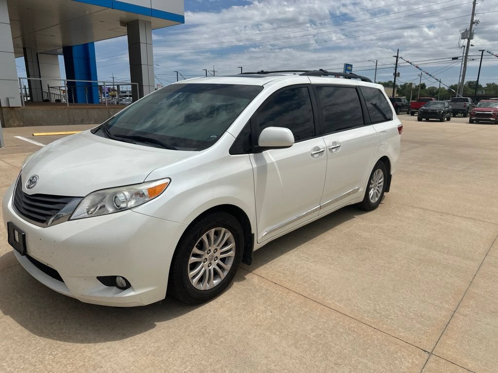 Used 2015 Toyota Sienna XLE Premium FWD image 29