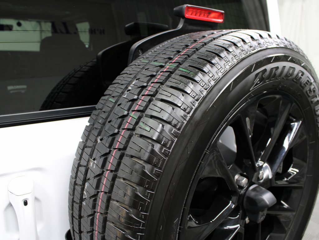 Used 2023 Jeep Wrangler Unlimited Sahara AWD/4WD image 35